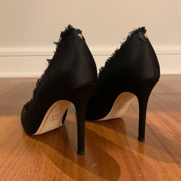 Sam Edelman ‘Halan’ Black Matte Satin Pumps 6 - Picture 4 of 7